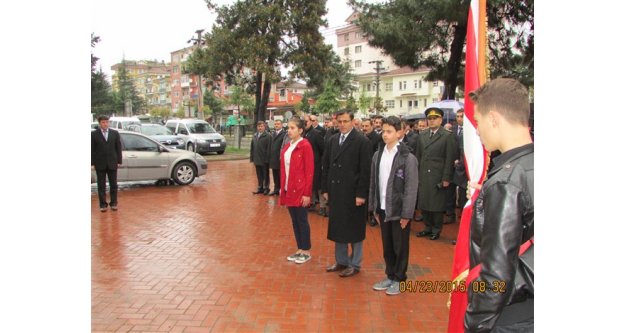 23 Nisan Çelenk Sunumu