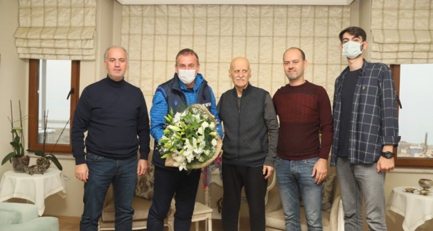 Abdullah Avcı'dan efsane Teknik Direktörümüz Ahmet Suat Özyazıcı'ya ziyaret