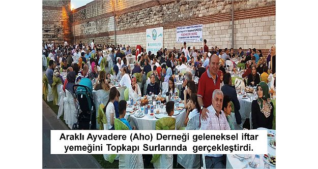Araklı Ayvadere (Aho) Derneği geleneksel iftar yemeğini Topkapı Surlarında gerçekleştirdi.