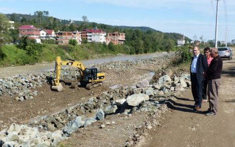 Araklı Kaymakamı Yol çalışmalarını Ziyaret Etti