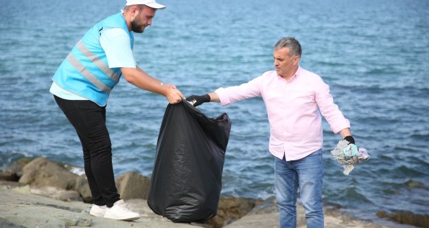 BAŞKAN BIYIK YOMRALILARLA ÇÖP TOPLADI