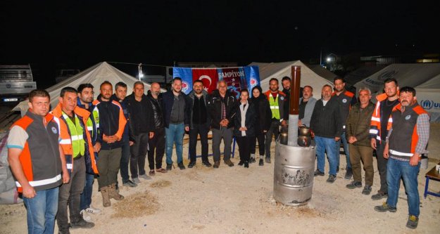 Başkan Zorluoğlu, Gaziantep ve Hatay'daki depremzedelerle de bir araya gelerek taleplerini dinledi
