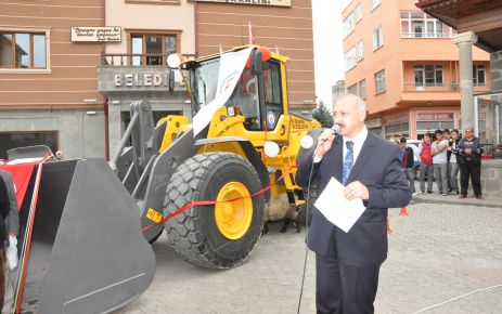 BELEDİYE YENİ İŞ MAKİNESİNİ HİZMETE SUNDU