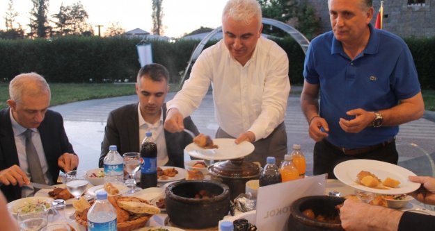 ÇORUH EDAŞ AİLESİ GELENEKSEL İFTAR YEMEĞİNDE BİR ARAYA GELDİ