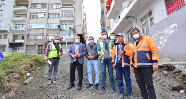 Emekçi kardeşlerimin 1 Mayıs Emek ve Dayanışma Günü'nü tebrik ediyorum