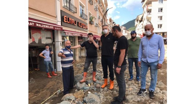 Felaketi el ele vererek aşıyoruz.