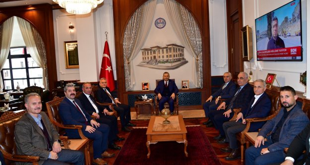 Gökhan Gedikli, Vali Tahir Şahin'i makamında ziyaret etti.