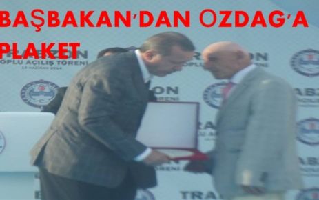 Hamit özdağ'a plaket