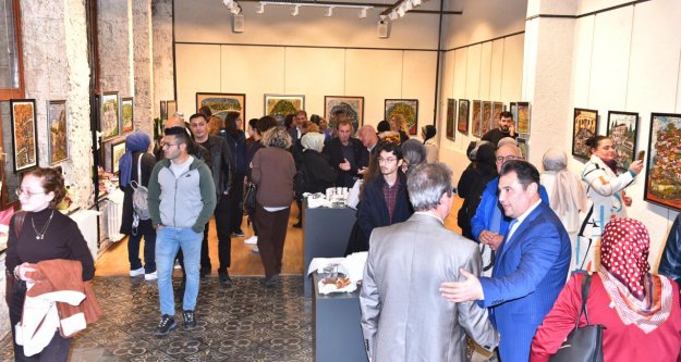 'Mum Kokusu” Sergisine Yoğun İlgi