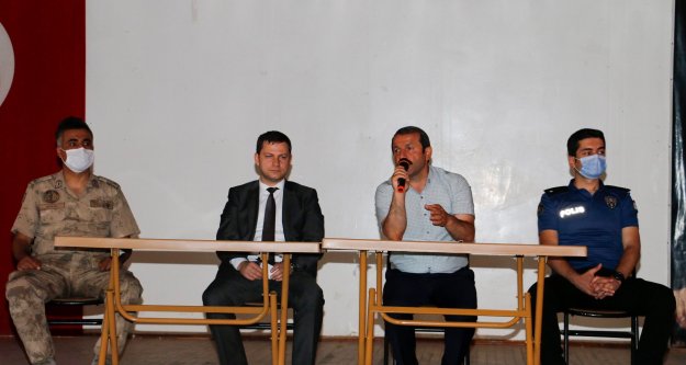 Ordu'nun Akkuş İlçesinde koronavirüs önlemleri kapsamında geniş katılımlı bir toplantı organize edildi.