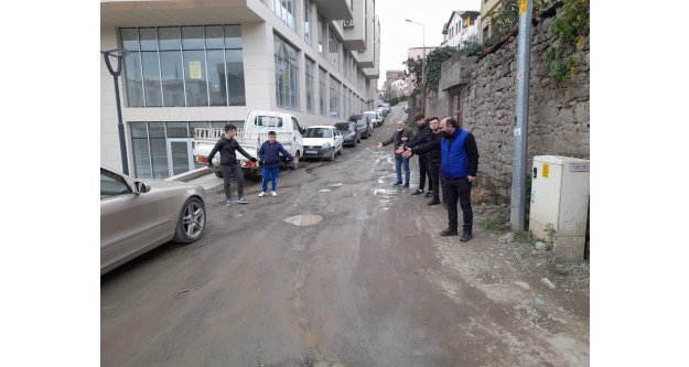 Pazarkapı Mahallesi'nde ki yol ve kanalizasyon sorunu vatandaşı isyan ettirdi