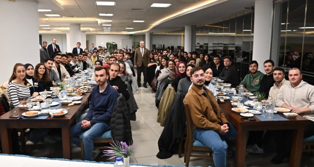 Rektör Prof. Dr. Çuvalcı, Teknolojiye Yön Veren Öğrencilerle Bir Arada