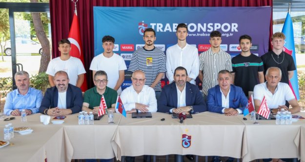 Sebat Gençlik Spor'a transfer olan oyuncular için imza töreni düzenlendi