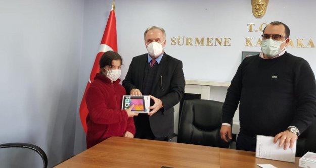 Sürmene'de Öğrencilere 580 adet tablet...