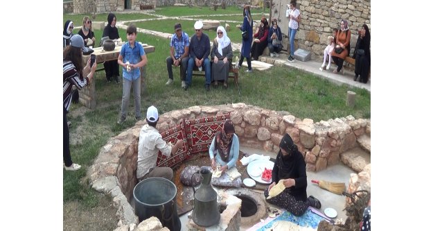 Tandırda Ekmek Pişirme Şenliği