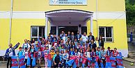 Öğrencilere Karne hediyesi Trabzonspor Bayrağı…