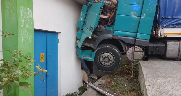 TIR 5 MAHALLEYİ ENERJİSİZ BIRAKTI