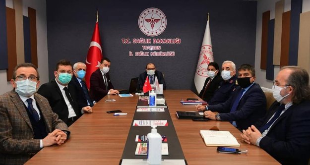 Trabzon'da  artan koronavirüs vakalarını kontrol altına almaya yönelik yeni tedbir ve uygulamalar görüşüldü.