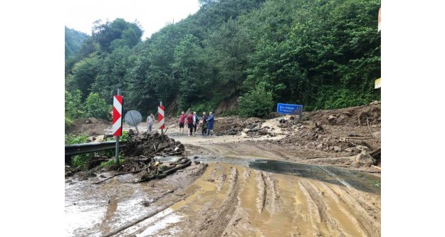 Trabzon'da şiddetli yağış heyelana yol açtı!