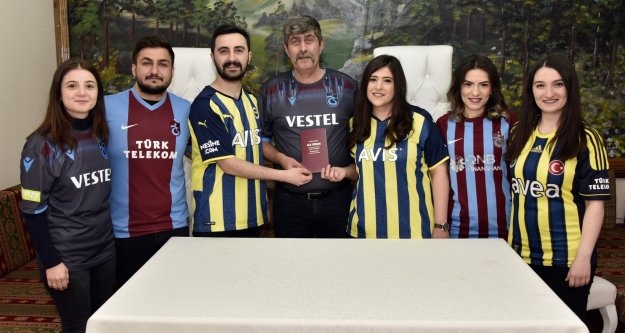 Trabzonspor formasının üzerine cübbesini giyip nikahı öyle kıydı