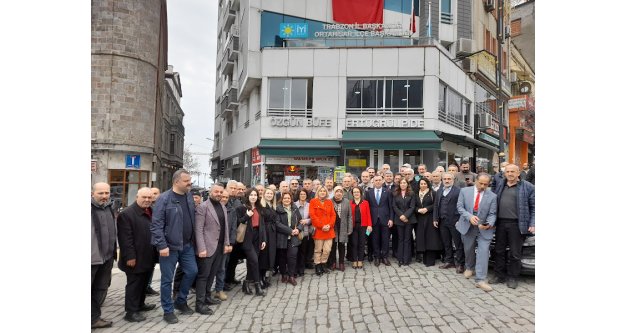 Yavuz Aydın İYİ Parti Trabzon teşkilatını ziyaret etti