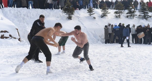 Yener Kaya Çambaşının büyüsü, festivalin coşkusu ve müziğin enerjisi hepimizin içini ısıttı”