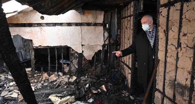 Zeki Cevahire ait ev gece çıkan yangında kullanılmaz hale geldi
